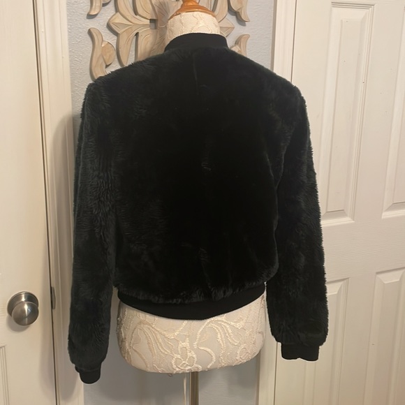 Faux Fur Short Jacket - Picture 4 of 6